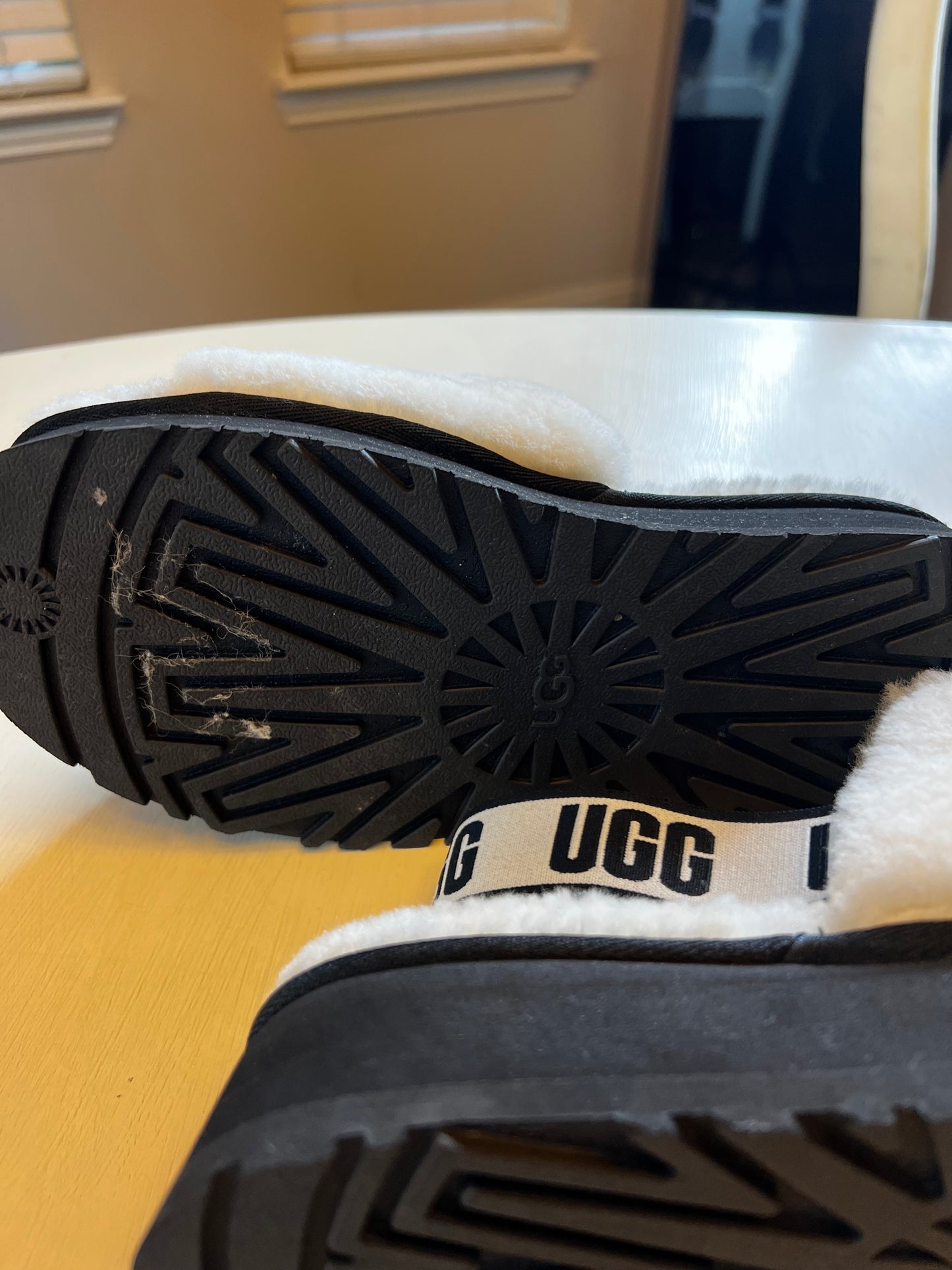 UGG Slippers - like new!