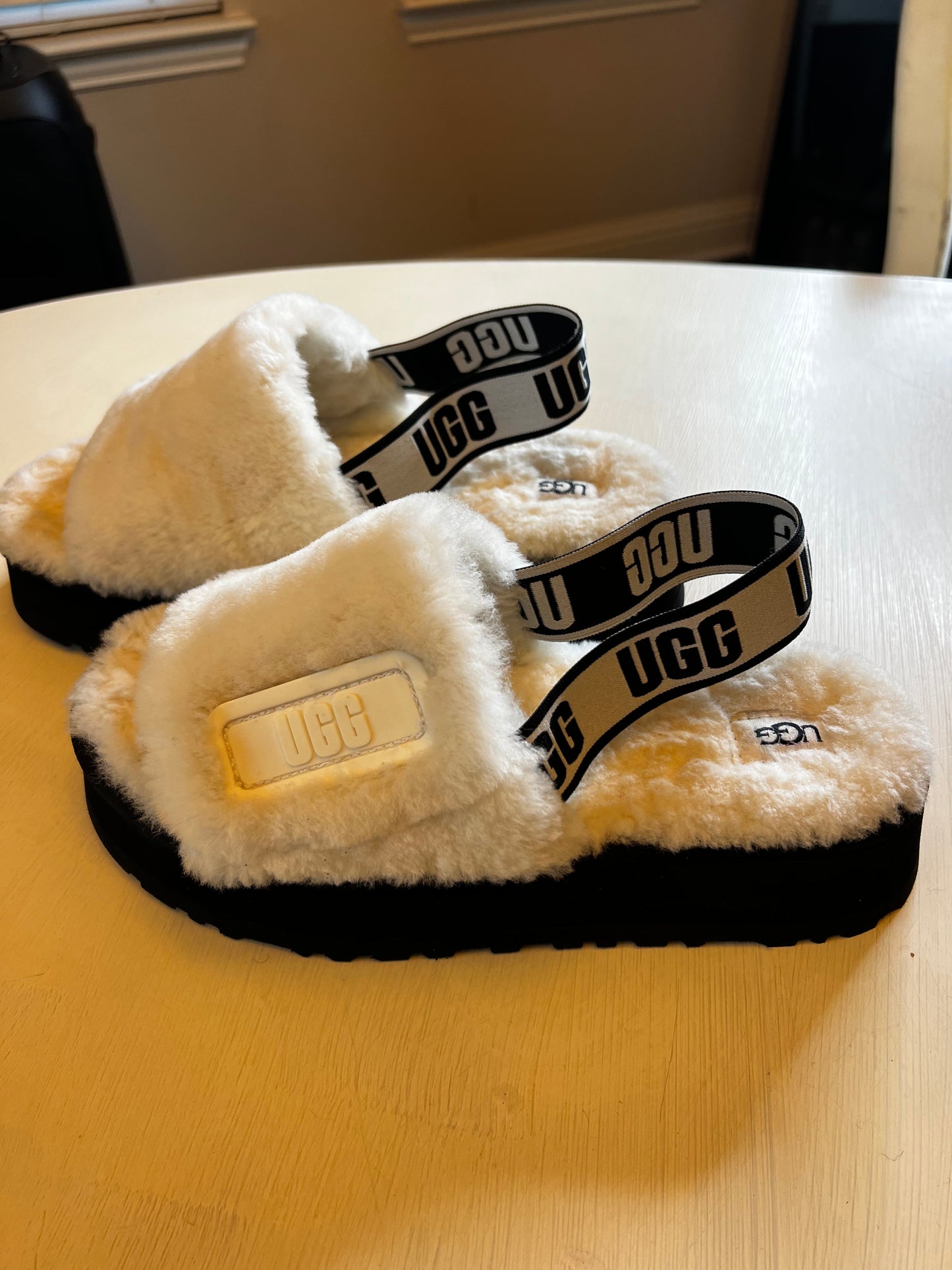 UGG Slippers - like new!
